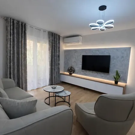 Modern Two Bedroom 5 Min Walk To Skanderbeg Square *