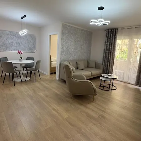公寓 Modern Two Bedroom 5 Min Walk To Skanderbeg Square *