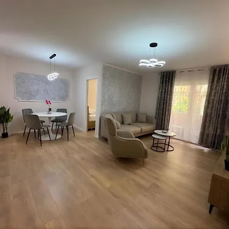 Modern Two Bedroom 5 Min Walk To Skanderbeg Square 公寓 地拉那