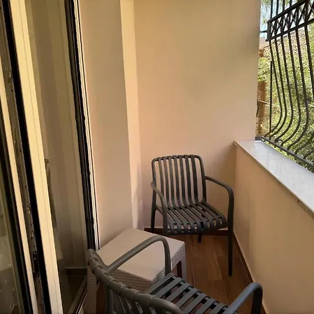 Modern Two Bedroom 5 Min Walk To Skanderbeg Square Lägenhet Tirana